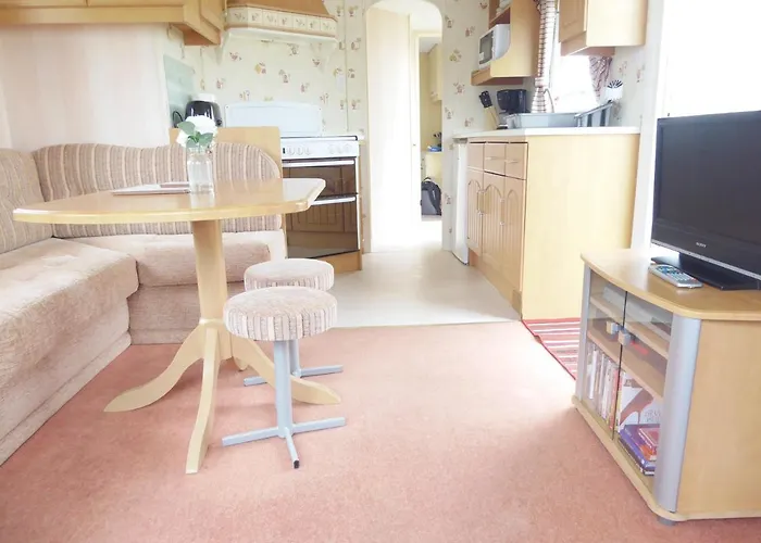 Beachside, Family-Friendly, Wifi, 6 Berth Caravan 226