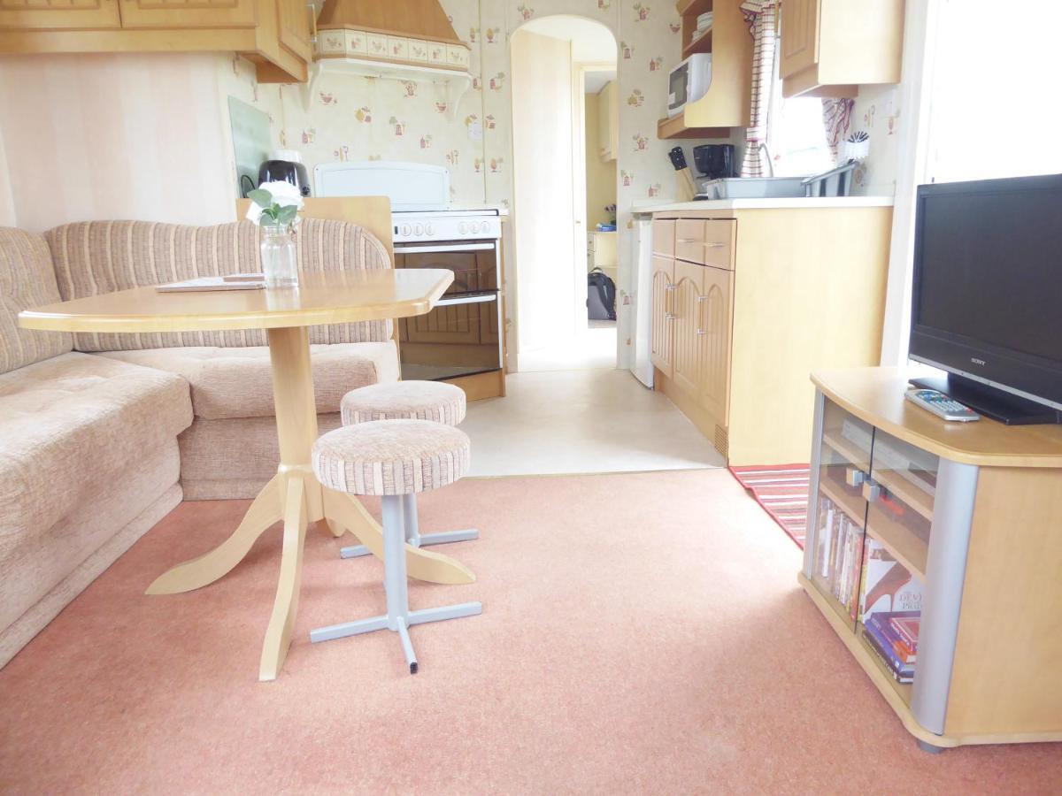 Beachside, Family-friendly, Wifi, 6 Berth Caravan 226 Apartment *