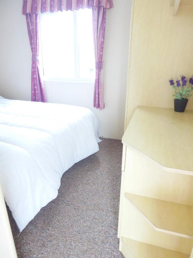 Beachside, Family-friendly, Wifi, 6 Berth Caravan 226 Apartment *